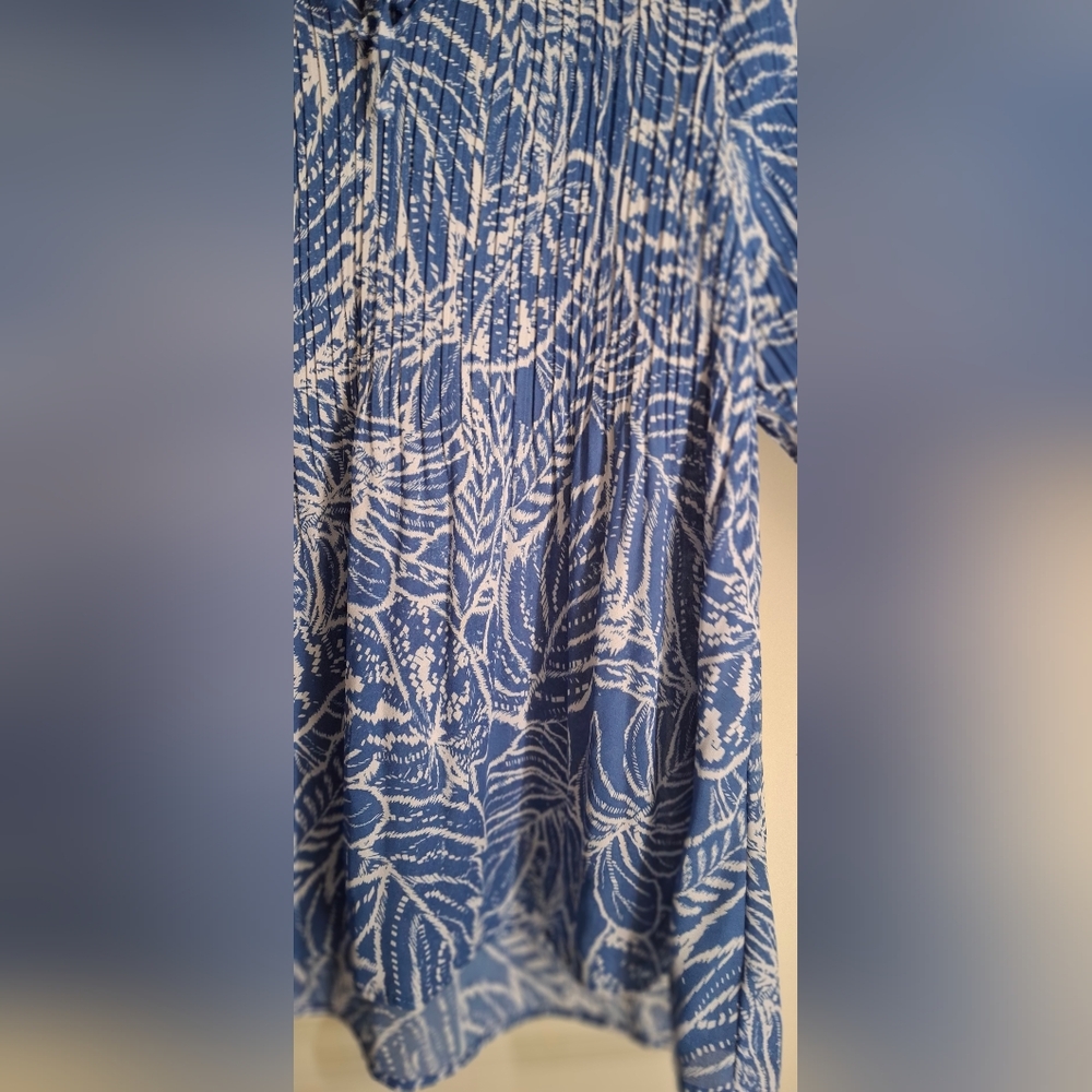 Sunny Leigh Blue and White Patterned Top Sz XL Long Sleeve Flowy Casual Party - Picture 6 of 7